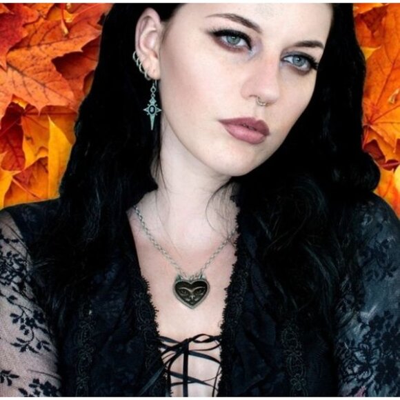 Love Cat Pendant – Alchemy Gothic Heart Shaped Cat Face ✦ Pewter Charm ✦ Black - Picture 3 of 3